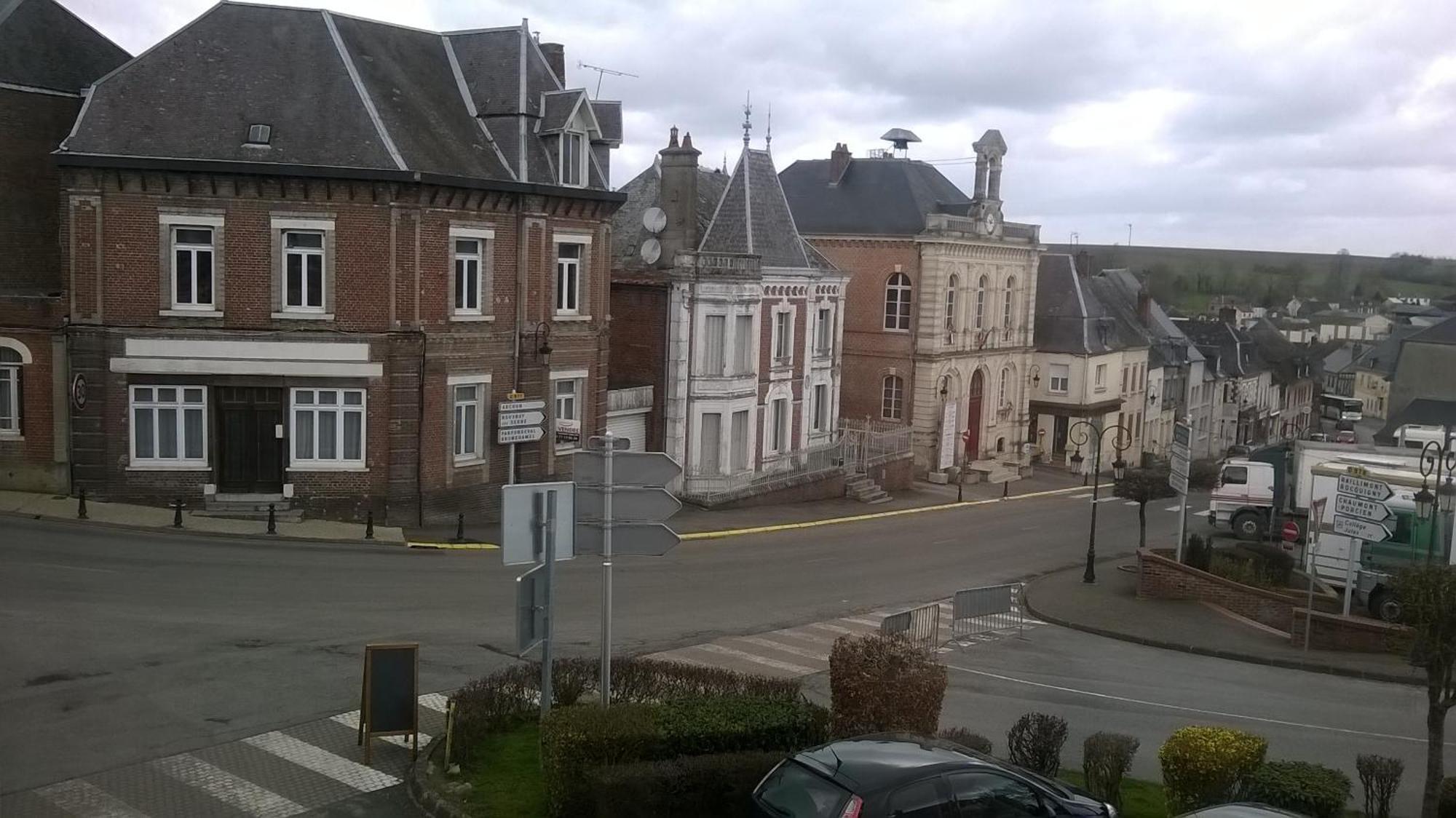 Entre Nous Hotel Rozoy-sur-Serre Bilik gambar
